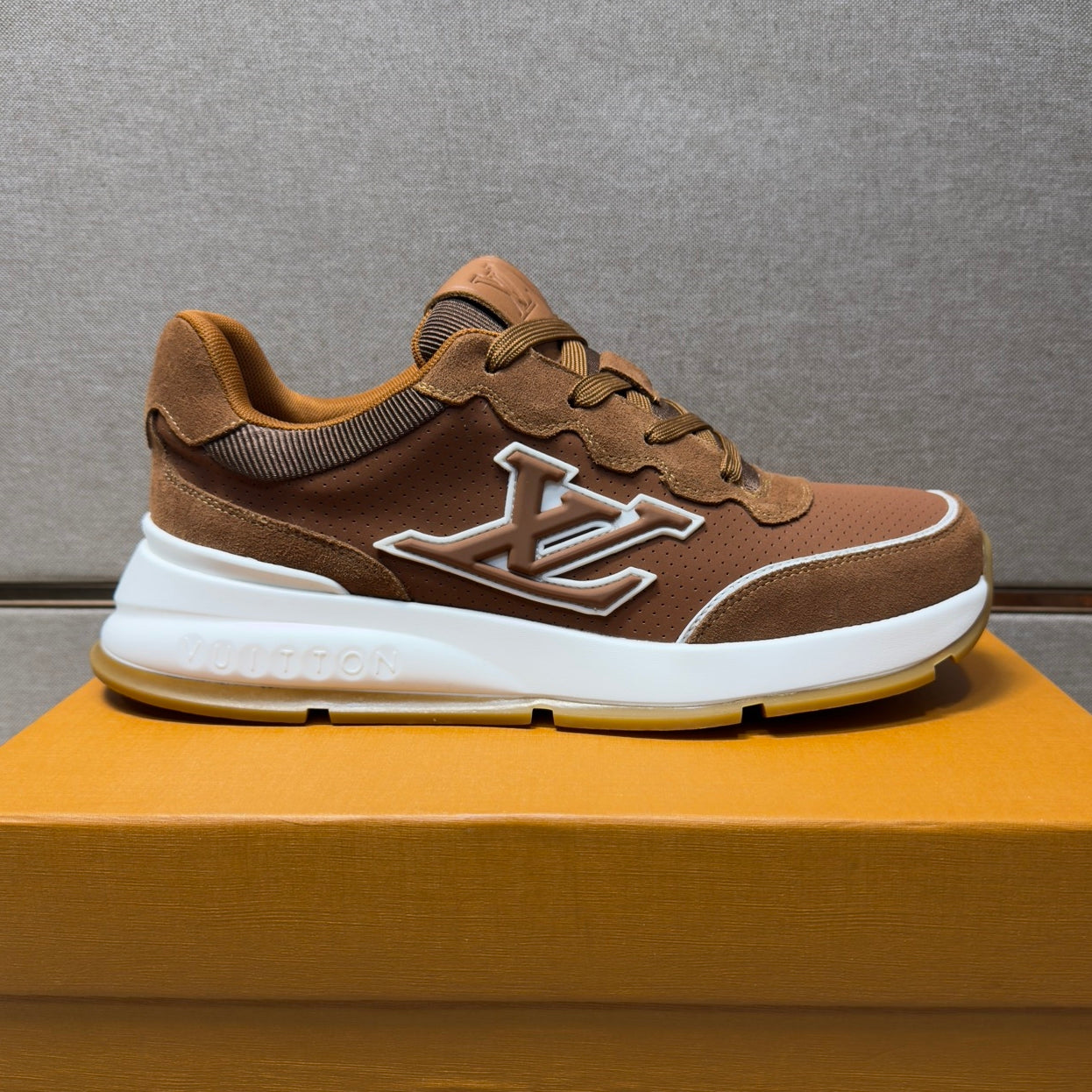 Men's casual sneakers