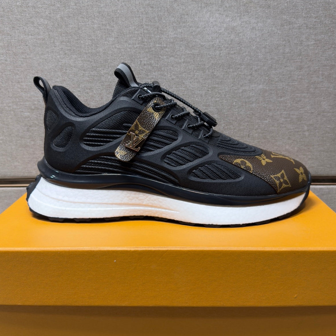 Men's casual sneakers