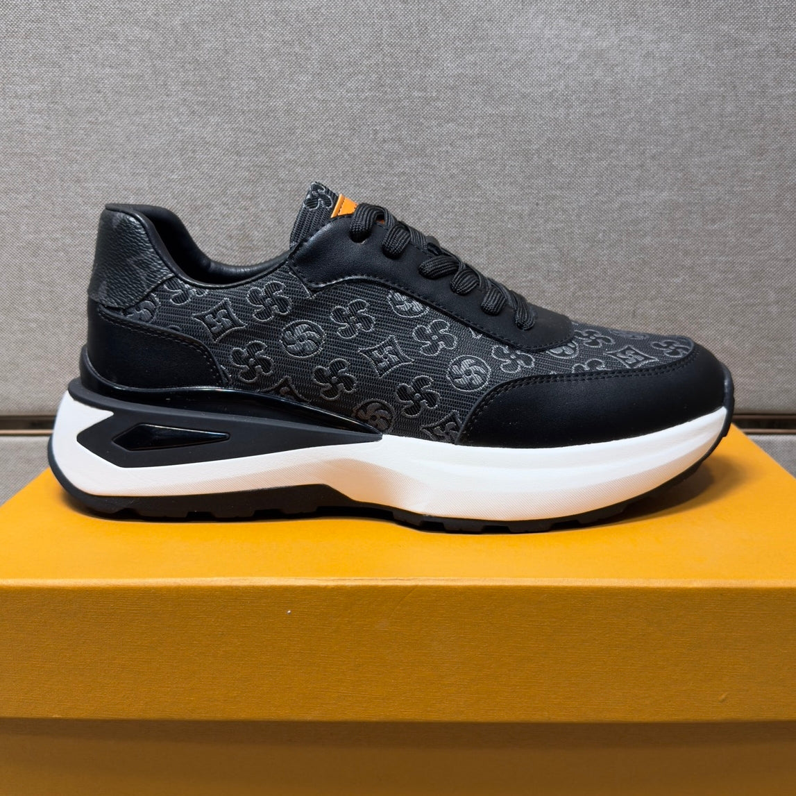 Men's casual sneakers