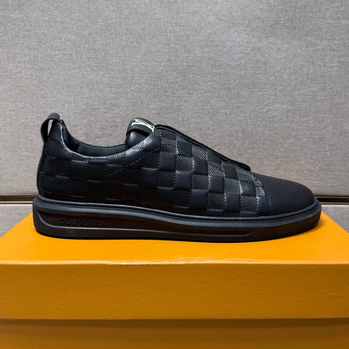 Men's casual sneakers