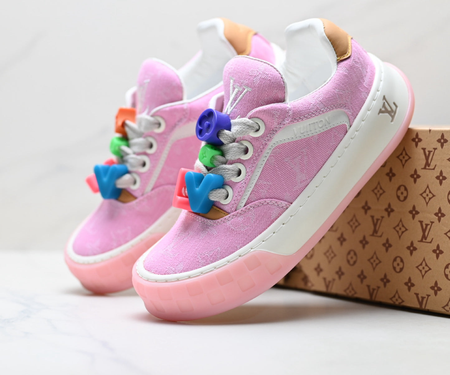 Women's casual sneakers