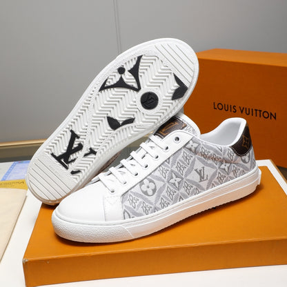 Men's casual sneakers