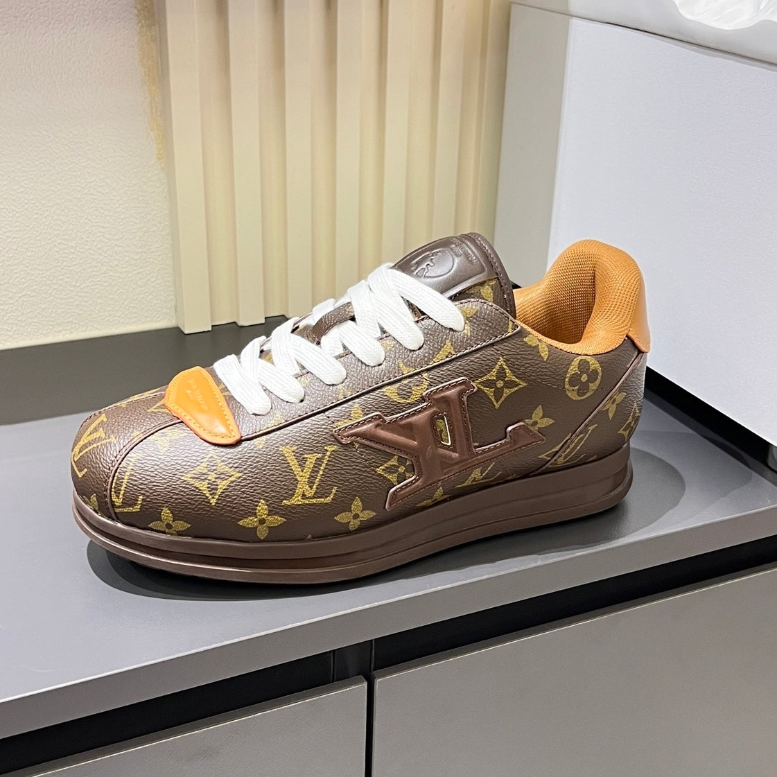Men's casual sneakers
