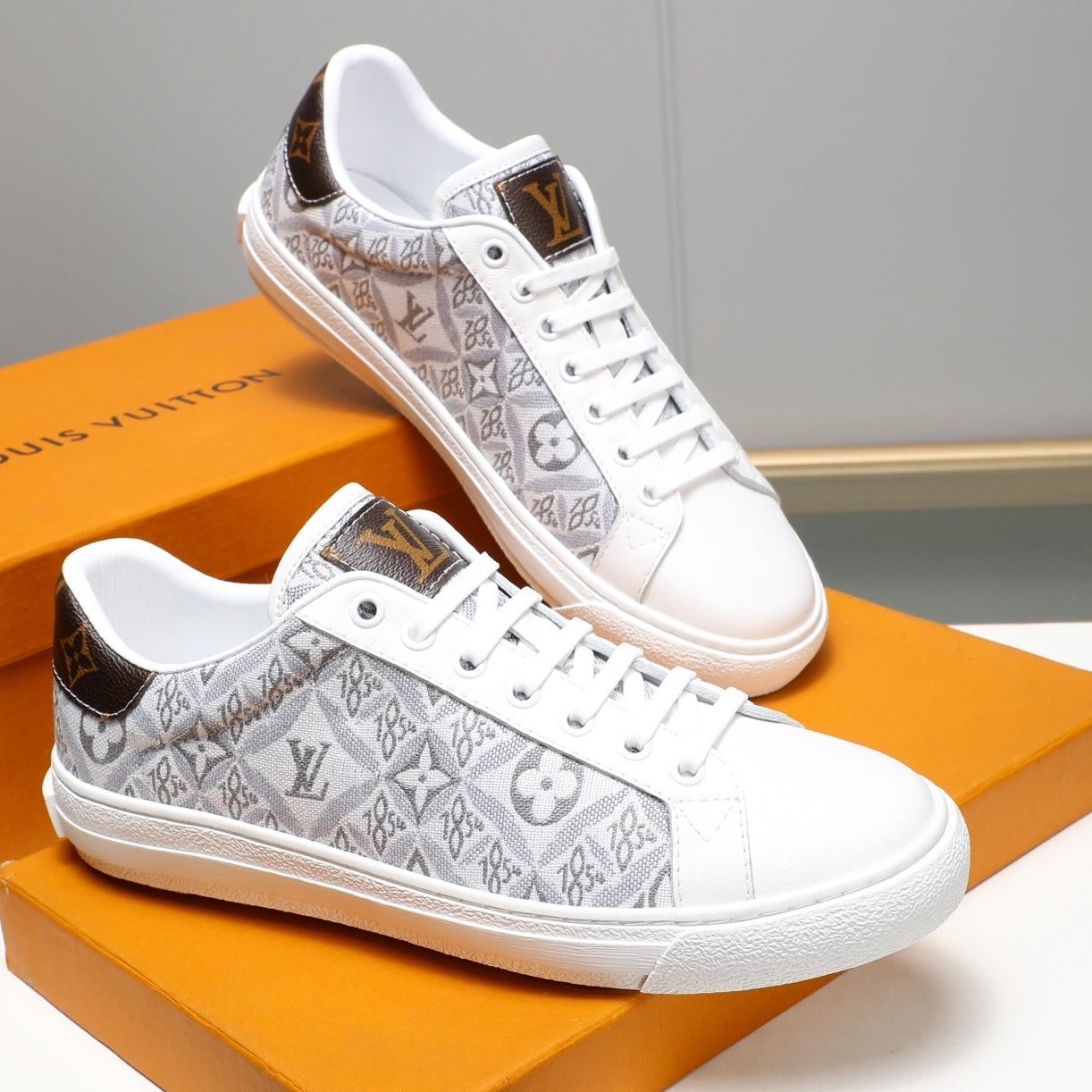 Men's casual sneakers