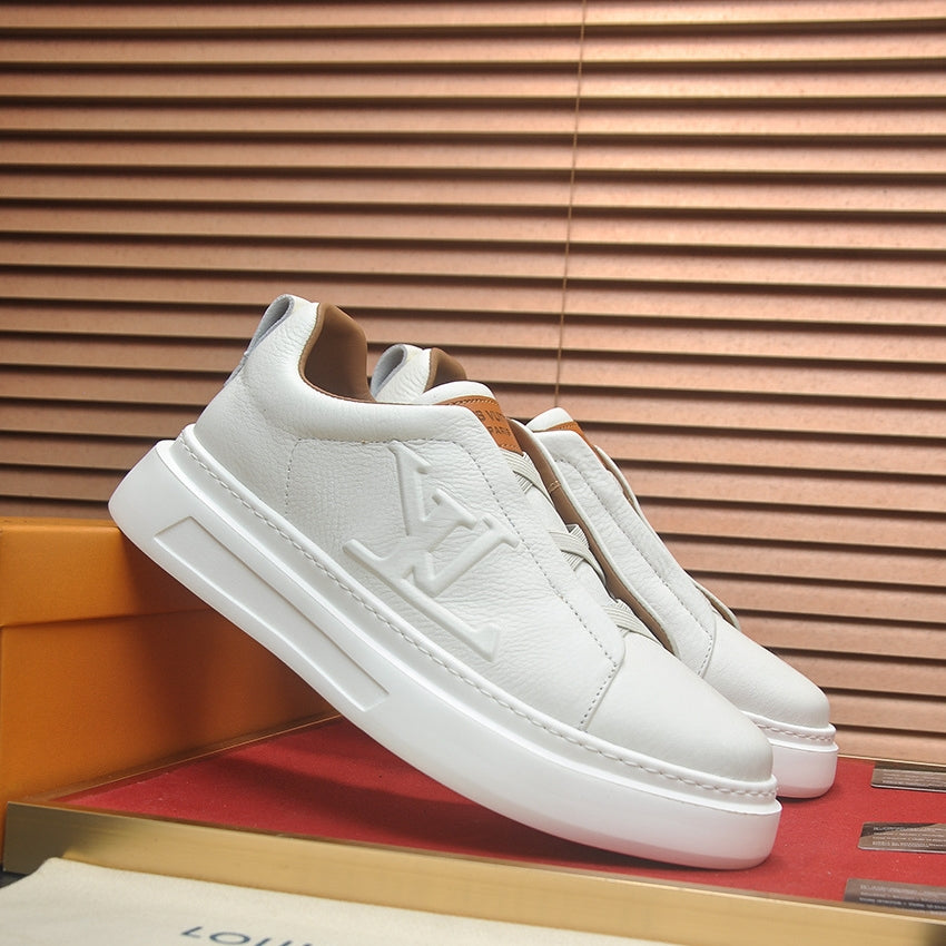 Men's casual sneakers