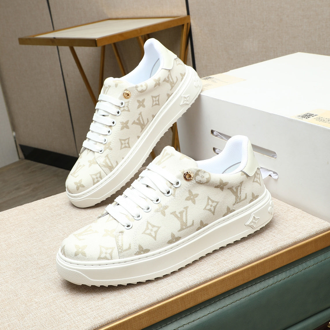 Men's casual sneakers