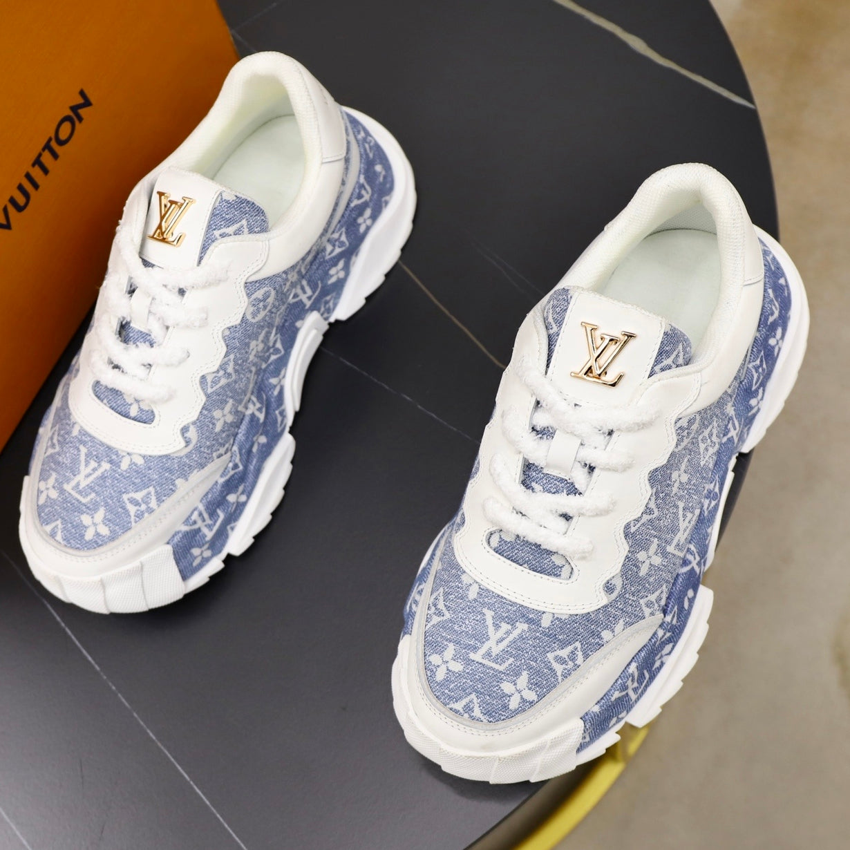 Men's casual sneakers