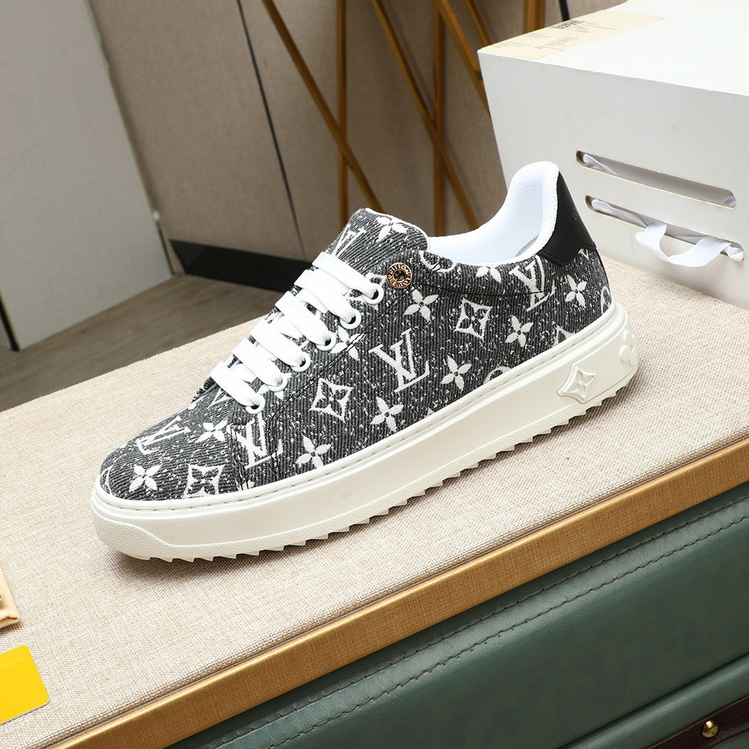 Men's casual sneakers