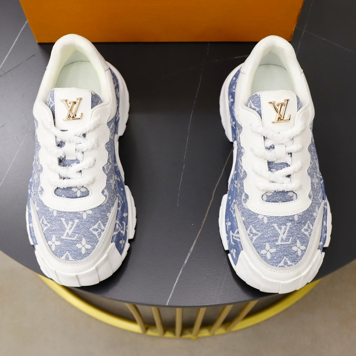 Men's casual sneakers