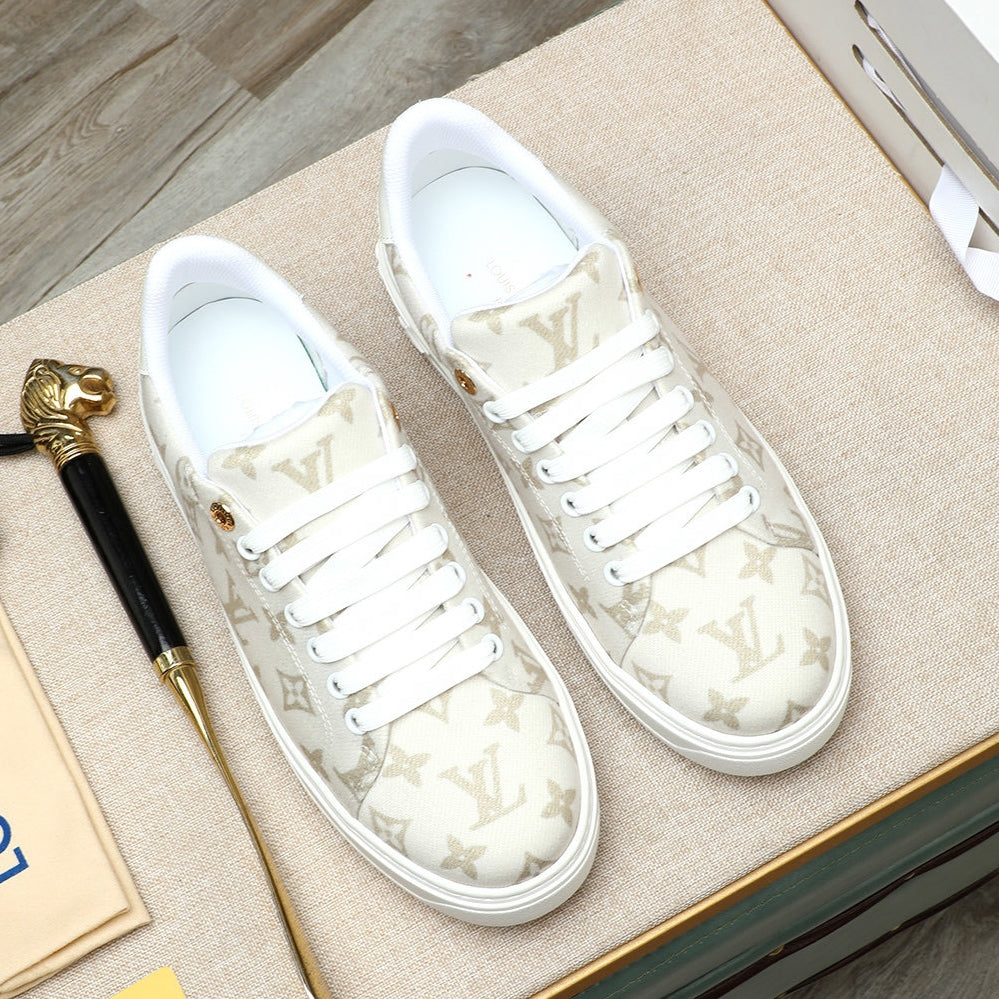 Men's casual sneakers