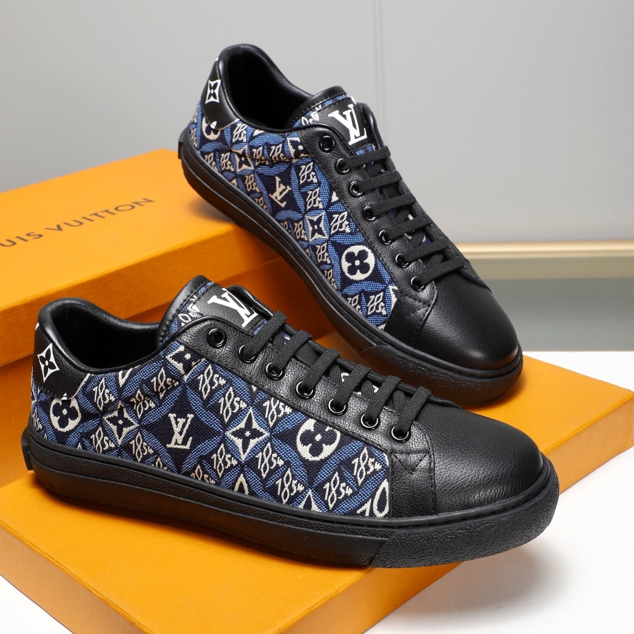 Men's casual sneakers