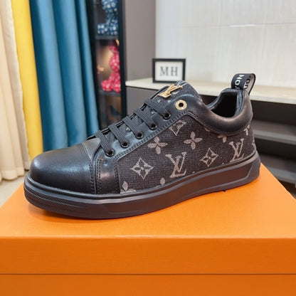 Men's casual sneakers