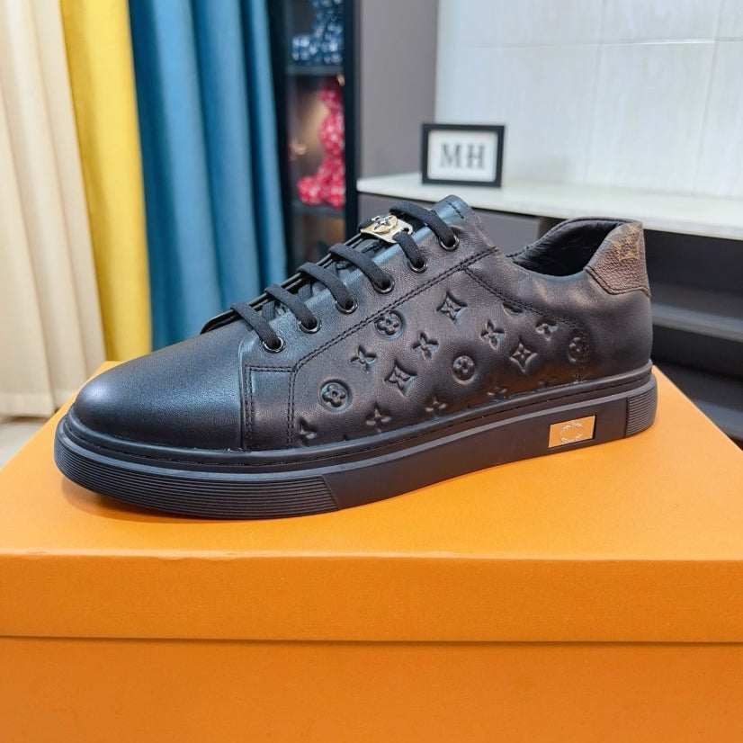 Men's casual sneakers
