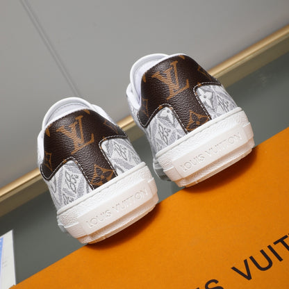 Men's casual sneakers