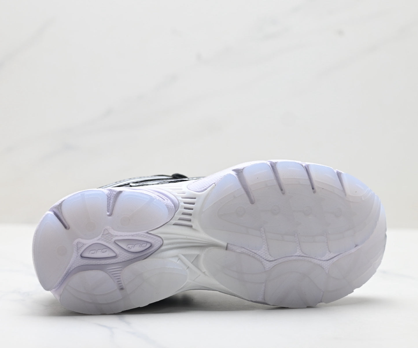 Saucony Pro Grid Omni 9 Black-White Running Sneaker