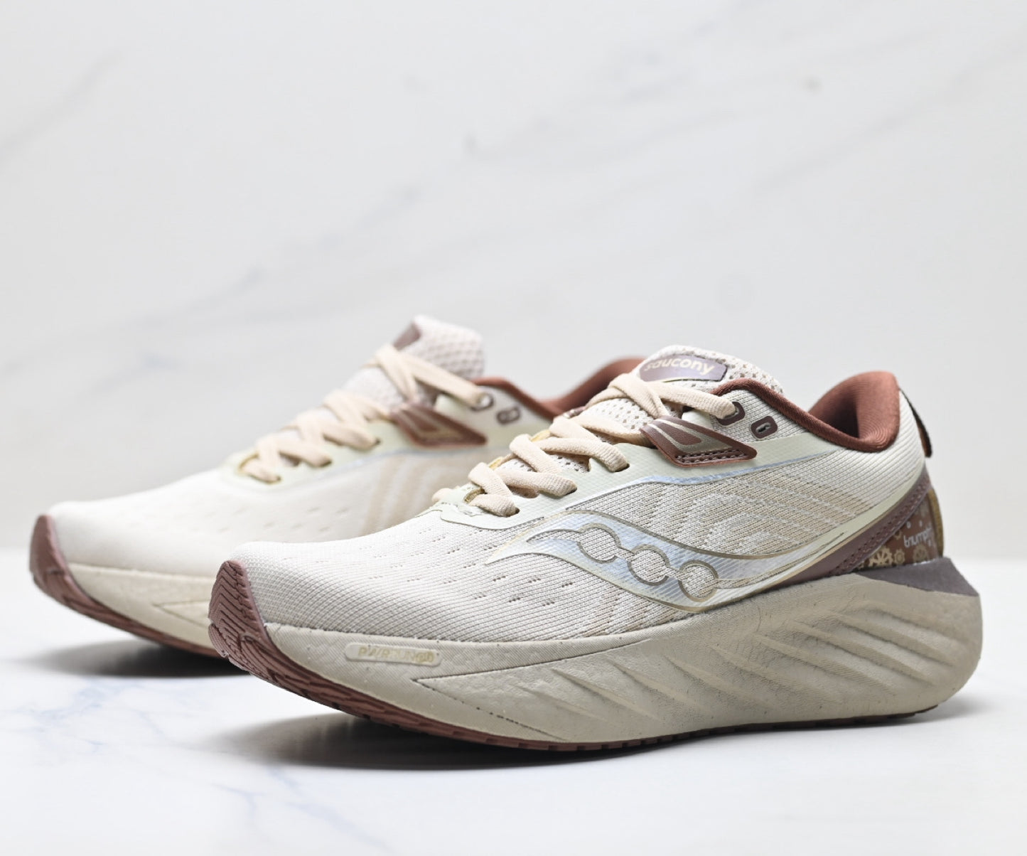 Saucony Triumph 22 Beige Ultralight Running Sneaker