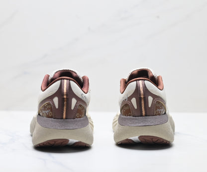 Saucony Triumph 22 Beige Ultralight Running Sneaker