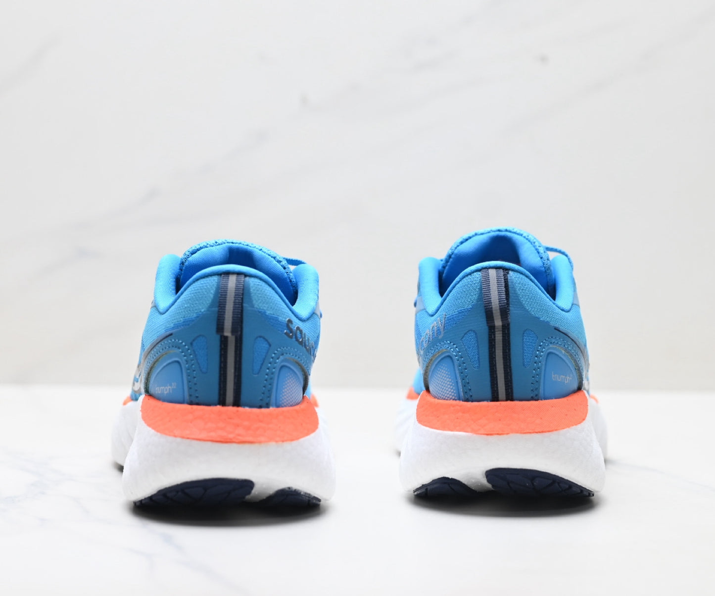 Saucony Triumph 22 Blue Ultralight Running Sneaker
