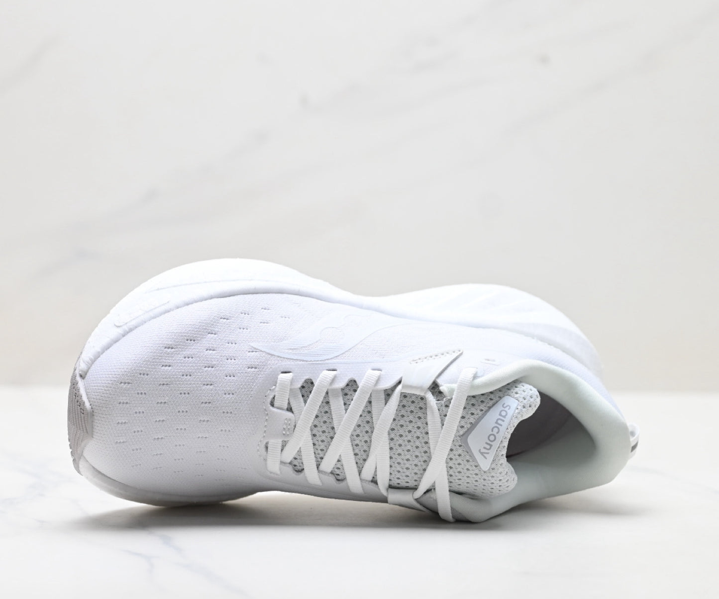 Saucony Triumph 22 White Ultralight Running Sneaker