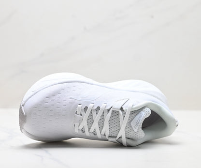 Saucony Triumph 22 White Ultralight Running Sneaker