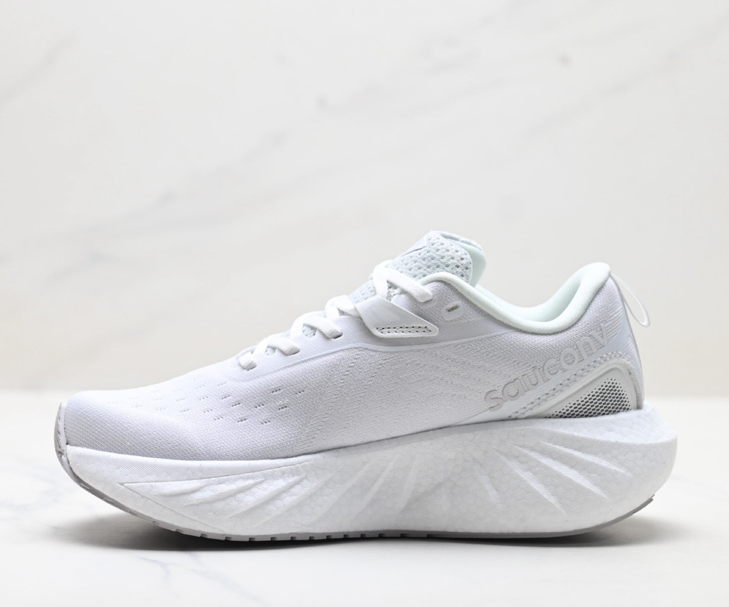 Saucony Triumph 22 White Ultralight Running Sneaker