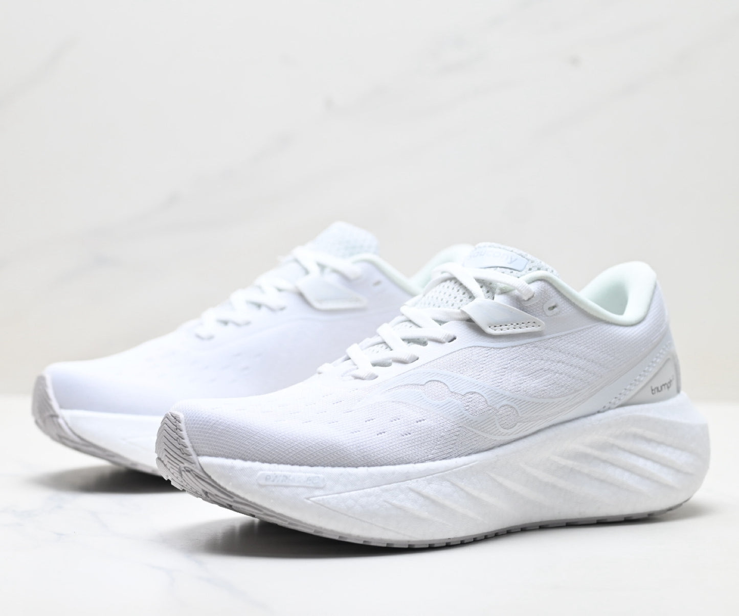 Saucony Triumph 22 White Ultralight Running Sneaker