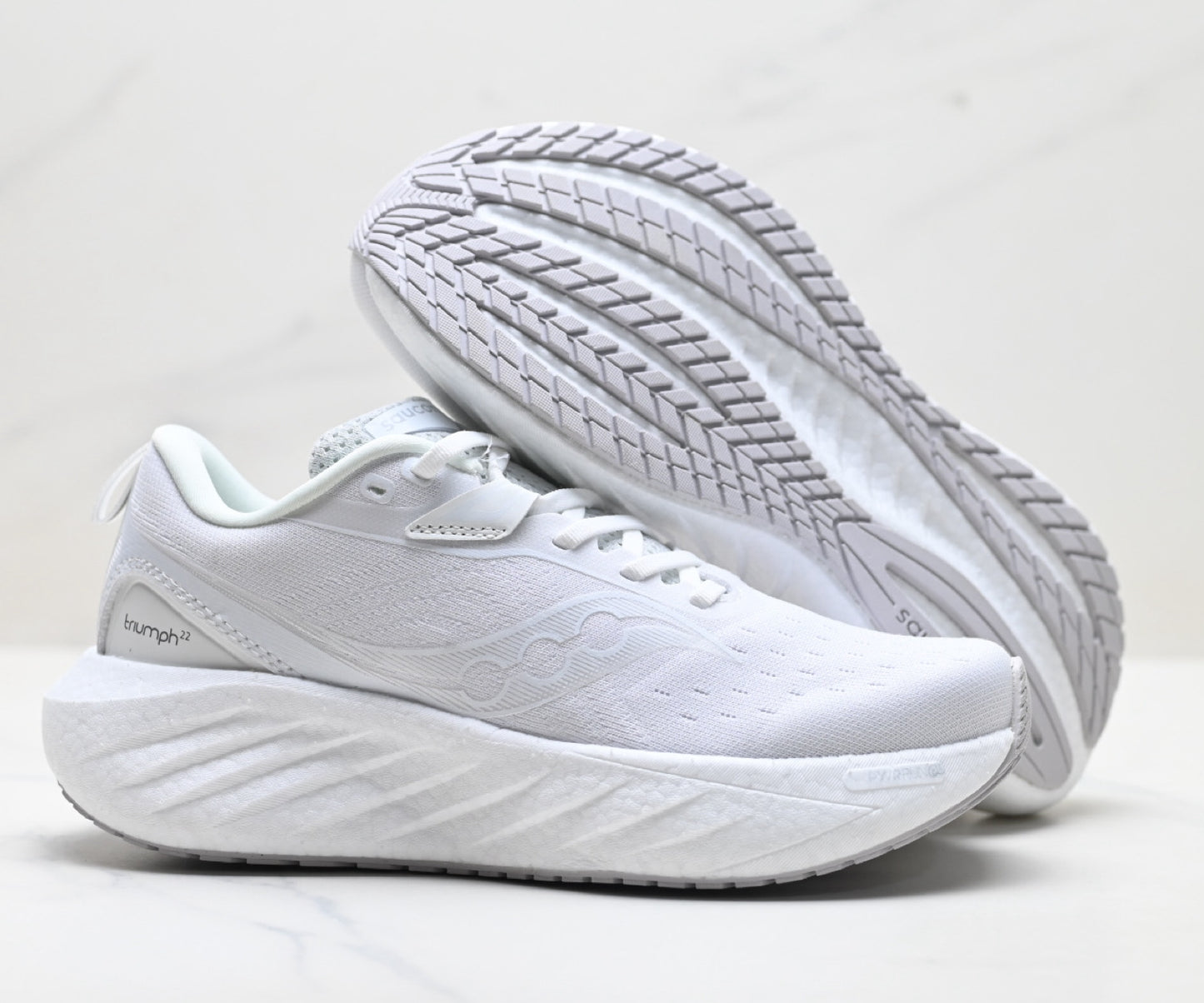 Saucony Triumph 22 White Ultralight Running Sneaker