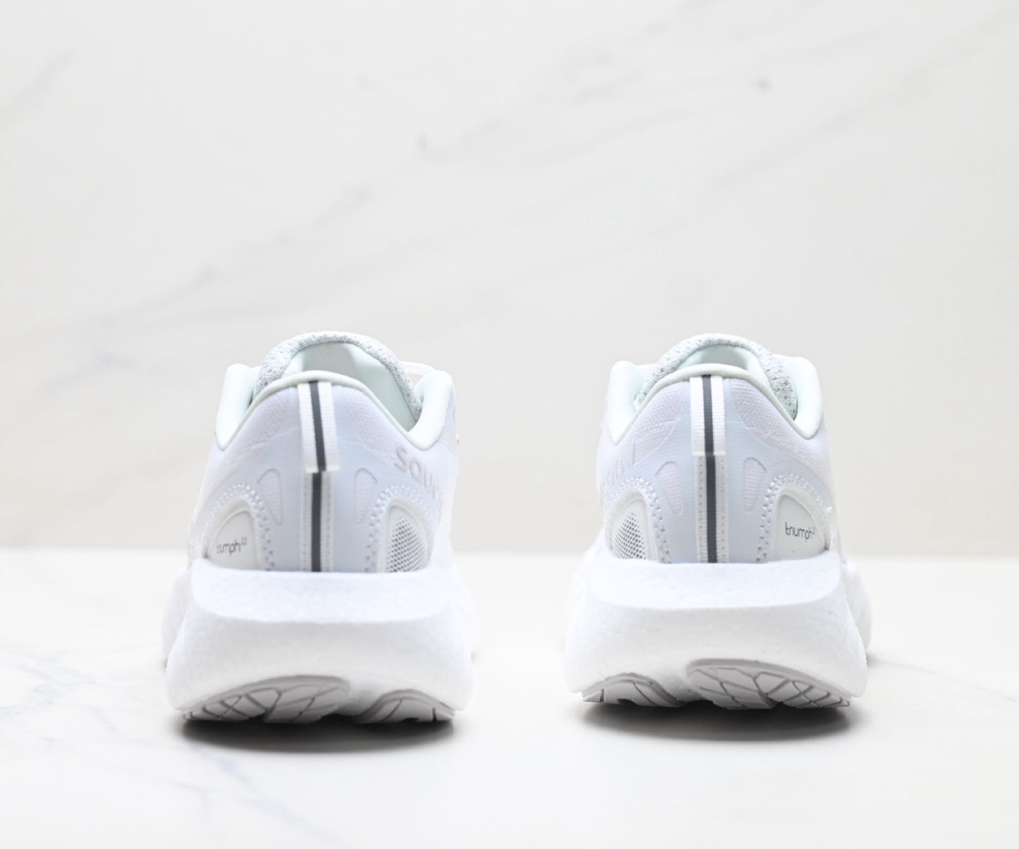 Saucony Triumph 22 White Ultralight Running Sneaker