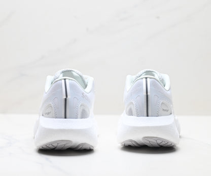 Saucony Triumph 22 White Ultralight Running Sneaker