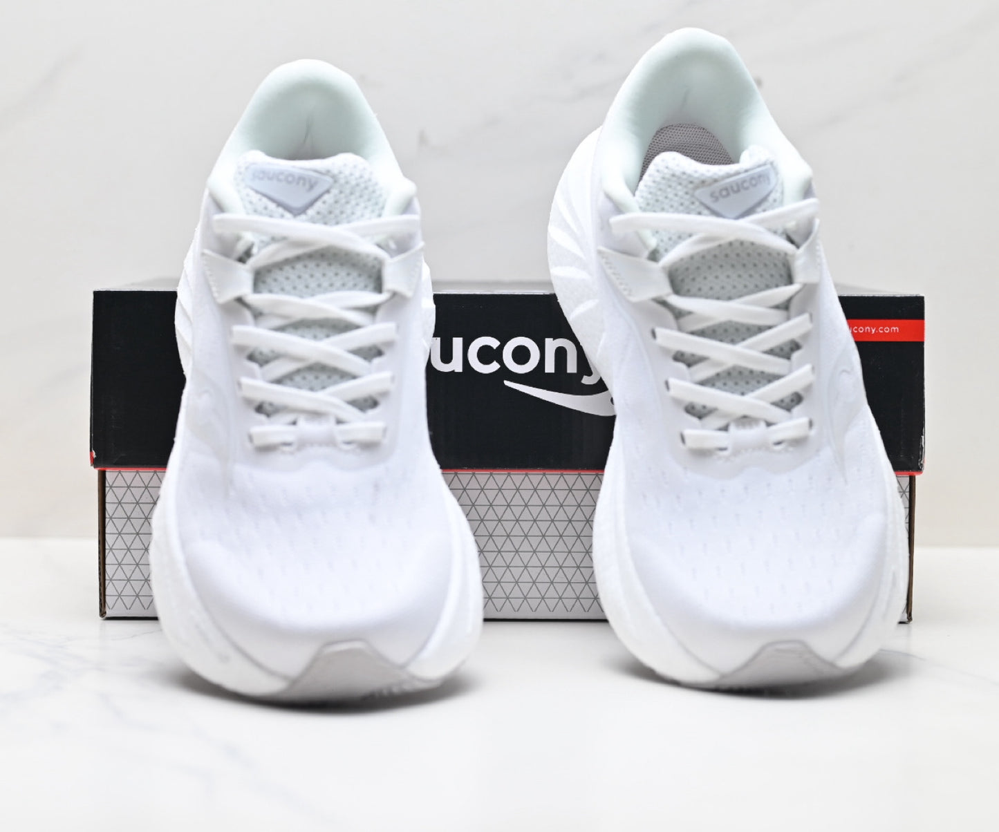 Saucony Triumph 22 White Ultralight Running Sneaker