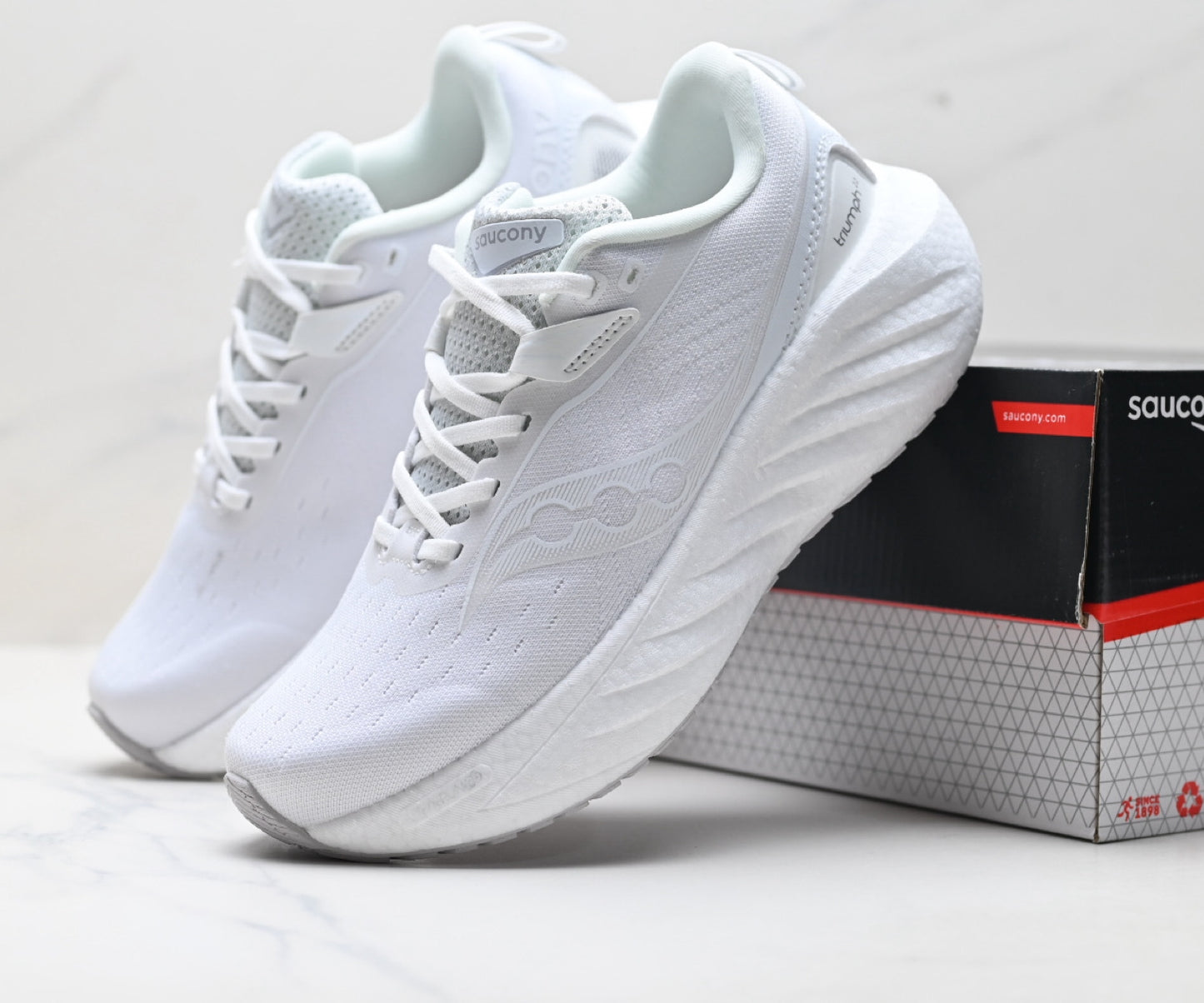 Saucony Triumph 22 White Ultralight Running Sneaker