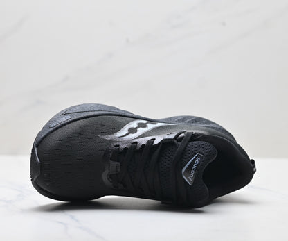 Saucony Triumph 22 Black Ultralight Running Sneaker