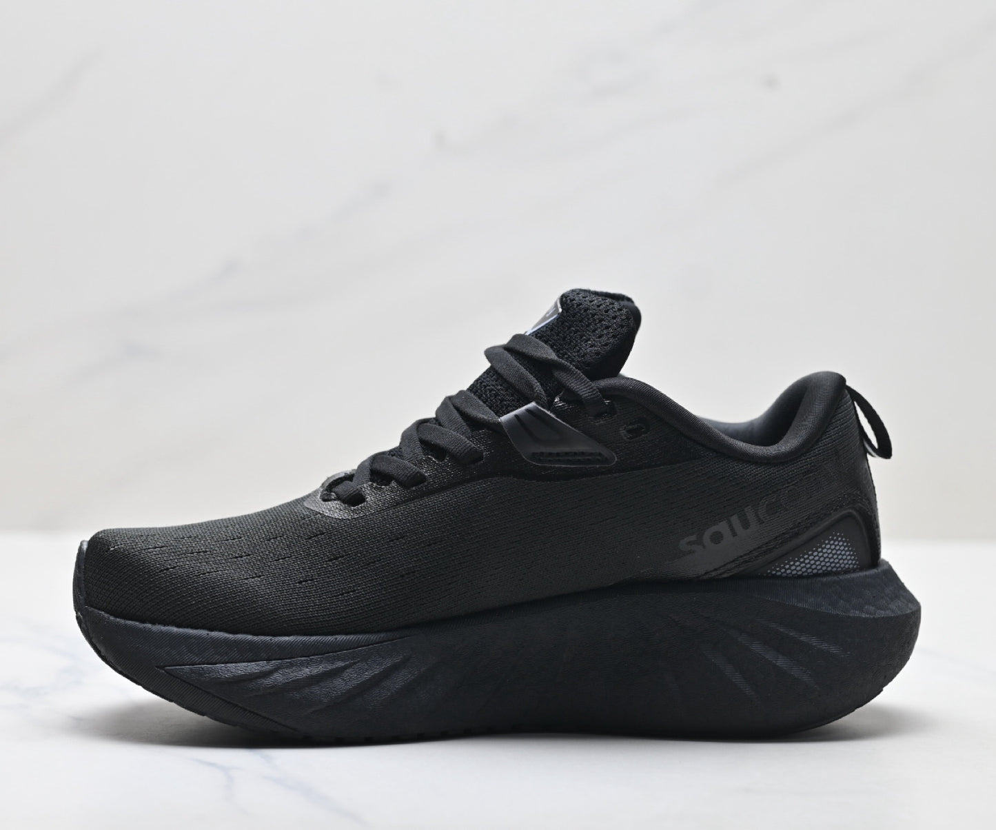 Saucony Triumph 22 Black Ultralight Running Sneaker