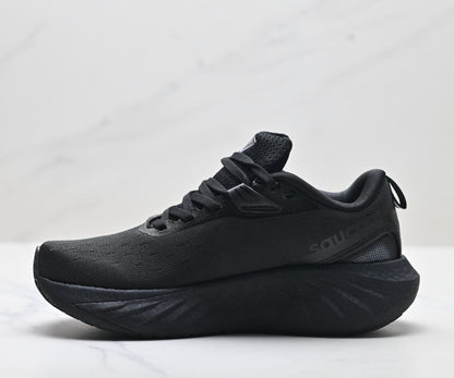 Saucony Triumph 22 Black Ultralight Running Sneaker