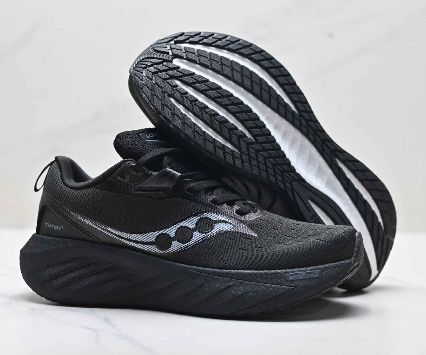 Saucony Triumph 22 Black Ultralight Running Sneaker