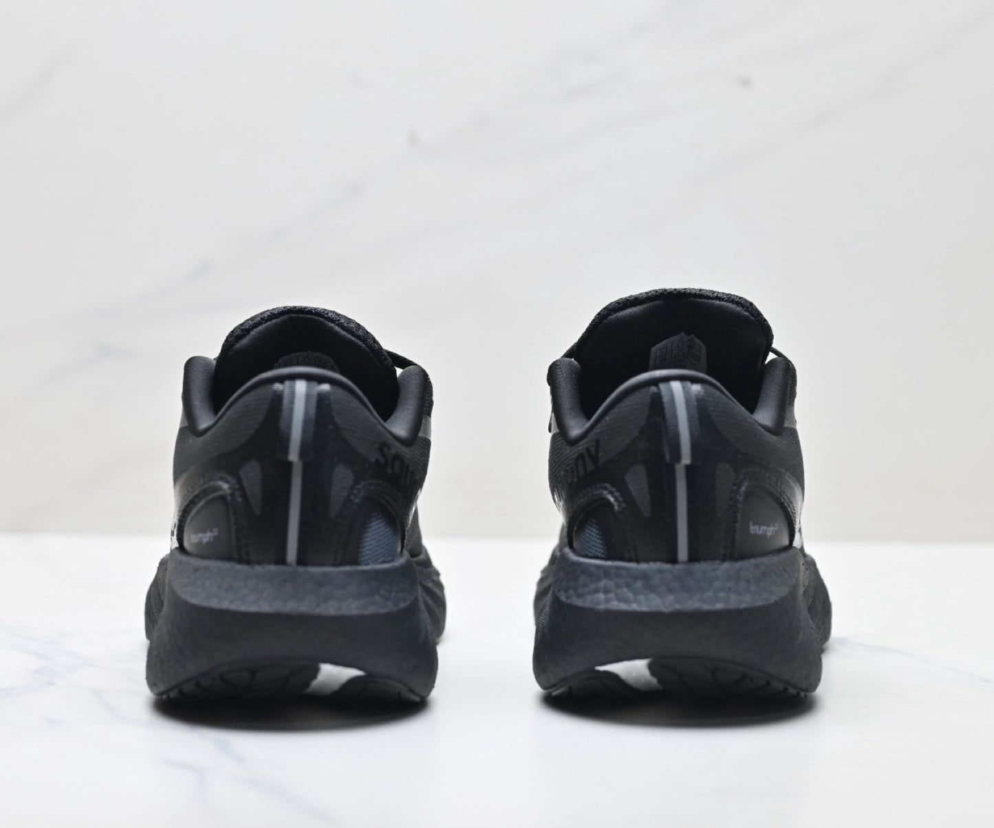 Saucony Triumph 22 Black Ultralight Running Sneaker