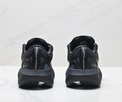 Saucony Triumph 22 Black Ultralight Running Sneaker