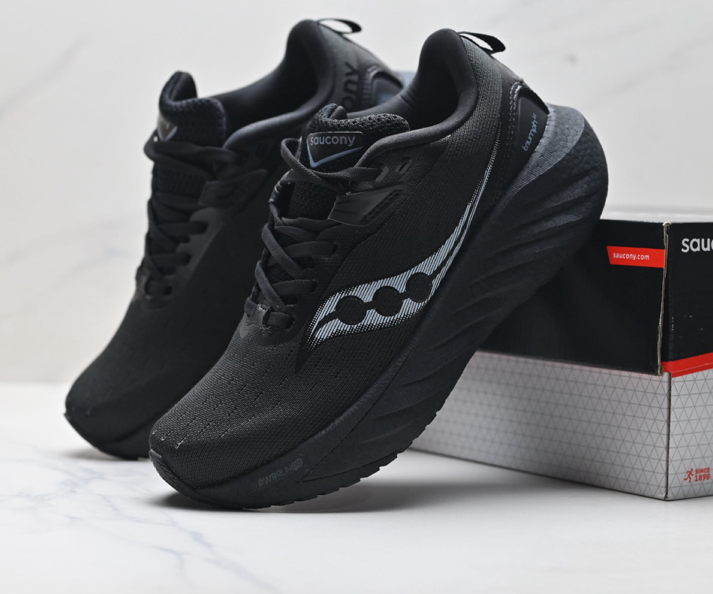 Saucony Triumph 22 Black Ultralight Running Sneaker