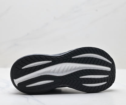 Saucony Triumph 22 Black Ultralight Running Sneaker