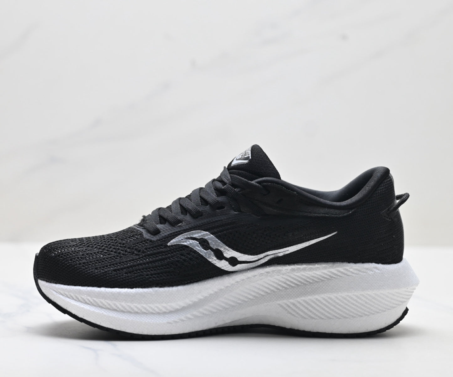 Saucony Triumph 21 Black Ultralight Running Sneaker