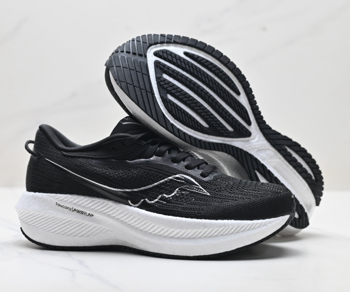 Saucony Triumph 21 Black Ultralight Running Sneaker