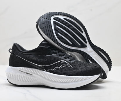 Saucony Triumph 21 Black Ultralight Running Sneaker