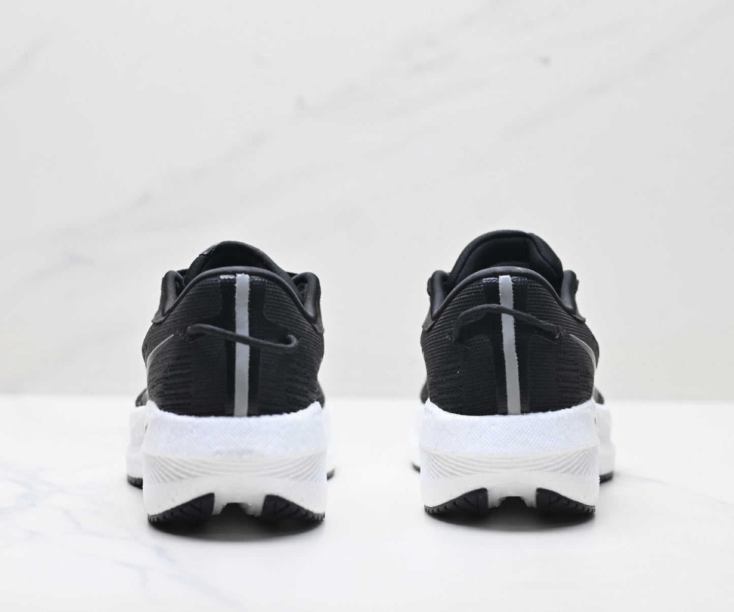 Saucony Triumph 21 Black Ultralight Running Sneaker