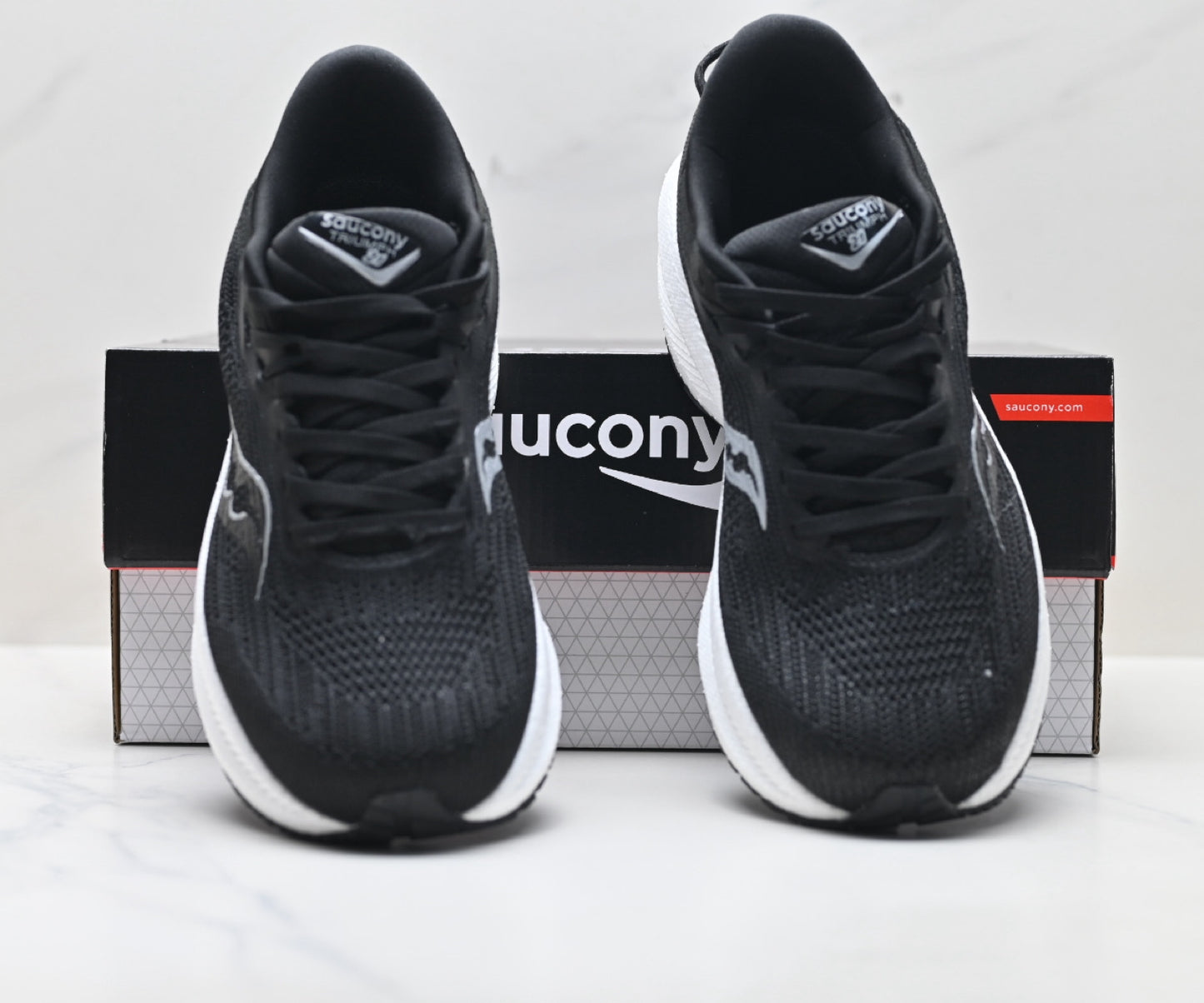 Saucony Triumph 21 Black Ultralight Running Sneaker