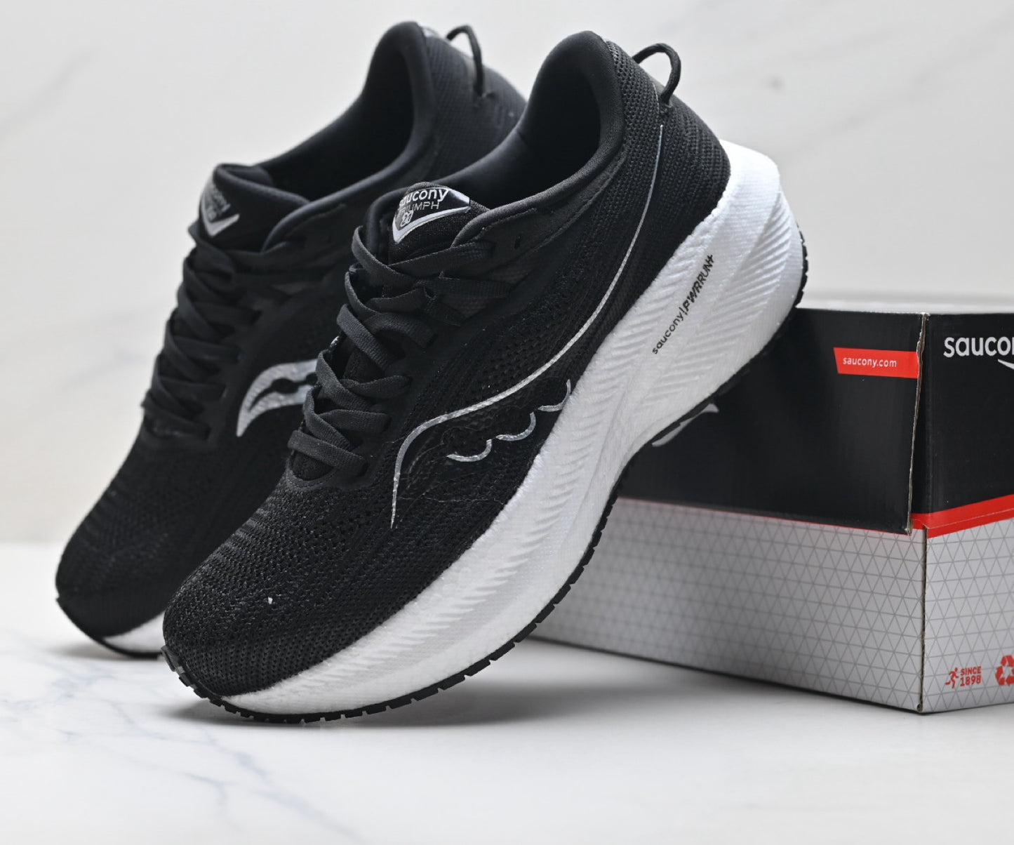 Saucony Triumph 21 Black Ultralight Running Sneaker