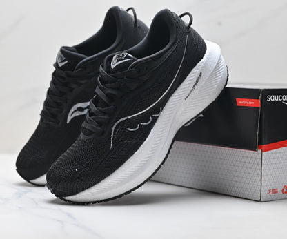 Saucony Triumph 21 Black Ultralight Running Sneaker