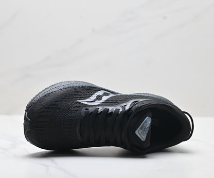 Saucony Triumph 21 Black Ultralight Running Sneaker