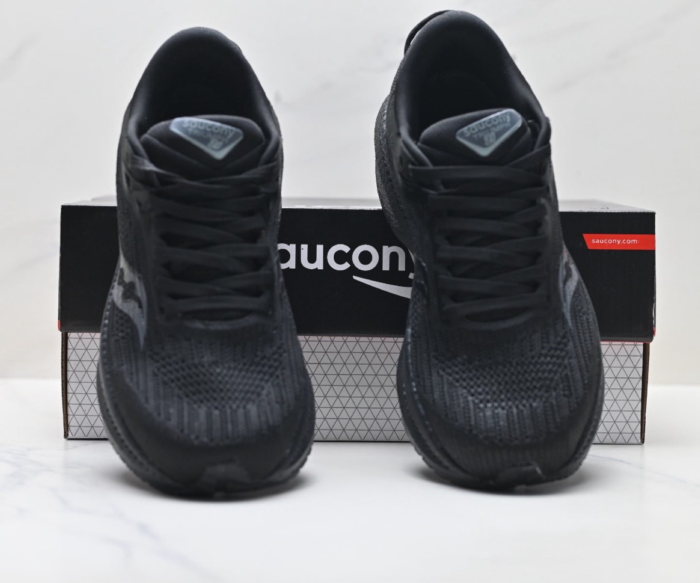 Saucony Triumph 21 Black Ultralight Running Sneaker