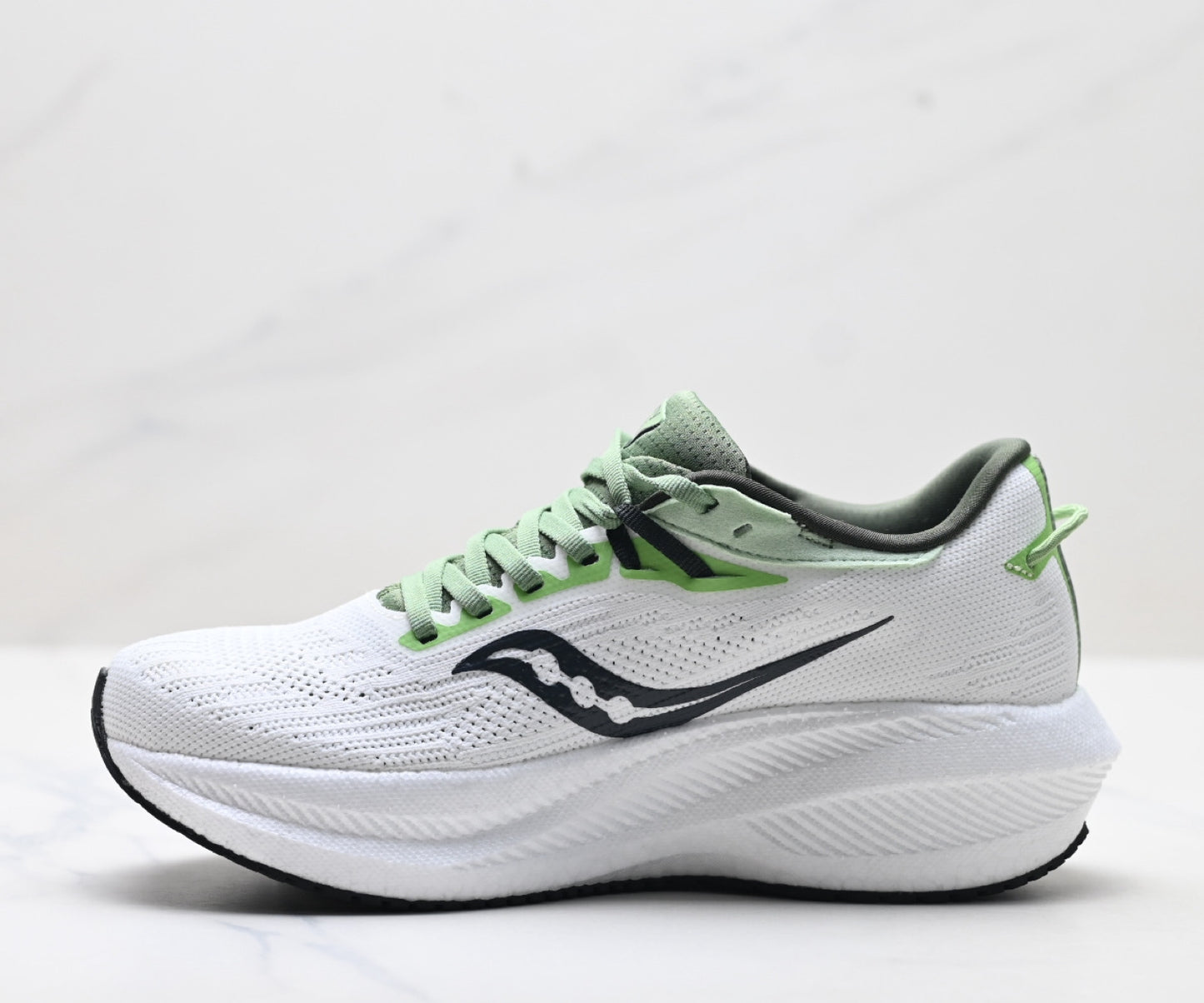 Saucony Triumph 21 White-Black Ultralight Running Sneaker