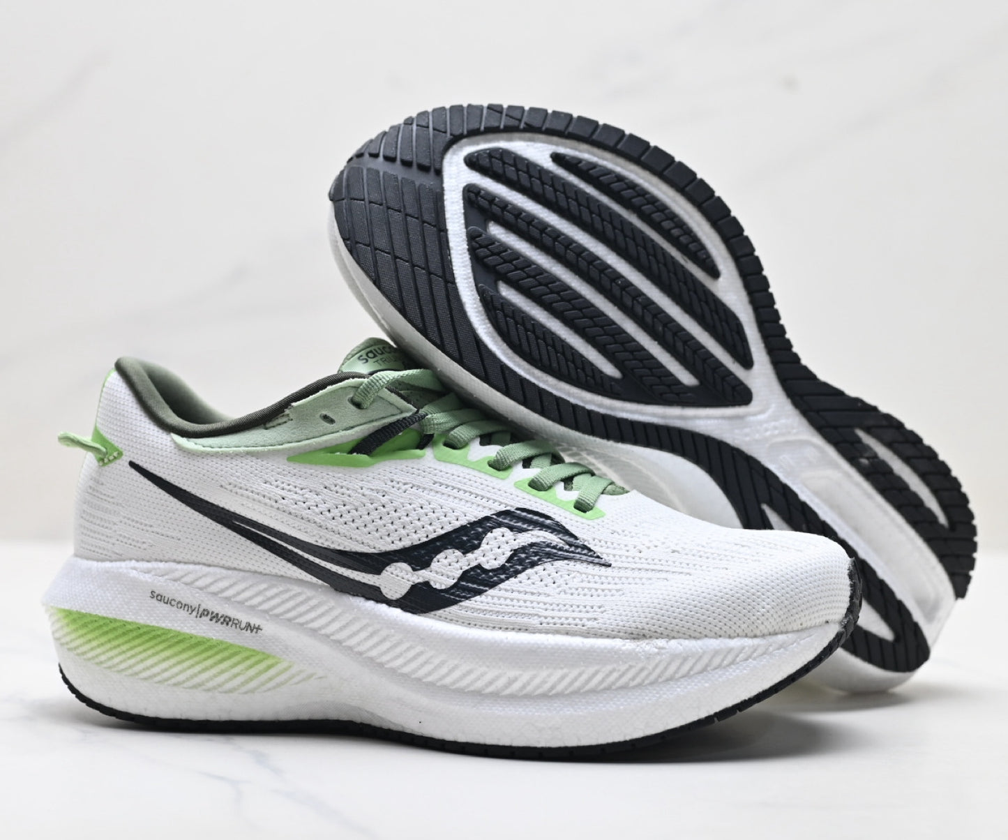 Saucony Triumph 21 White-Black Ultralight Running Sneaker
